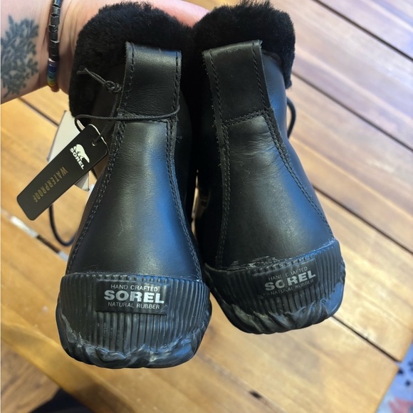 Sorel Women's Size 12 Sparkly NWT Black Booties - Picture 6 of 6